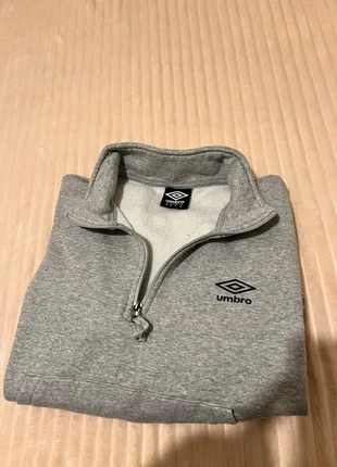 Pull Umbro gris – Taille M – Confort & Style, marca: Umbro, estado: Muito bom, tamanho: M / 38 / 10, €20.00, €21.70 inclui Proteção do Comprador