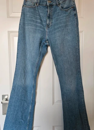 H&M flared jeans, merk: H&M, staat: Heel goed, maat: XXL / 44 / 16, € 10,00, € 11,20 inclusief Kopersbescherming