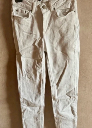 Witte jeans maat xs, marque: Pieces, état: Très bon état, taille: XS / 34 / 6, 10,00 €, 11,20 € Protection acheteurs incluse