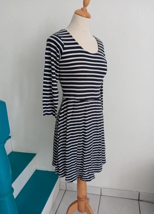 Belle robe à rayures noires et blanches Atmosphere T 40, merk: Atmosphere, staat: Heel goed, maat: L / 40 / 12, € 6,00, € 7,00 inclusief Kopersbescherming