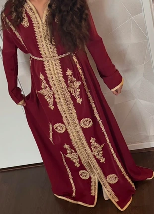 Takchita red with belt, marque: onbekend, état: Très bon état, taille: 14 ans / 164 cm, 60,00 €, 63,70 € Protection acheteurs incluse