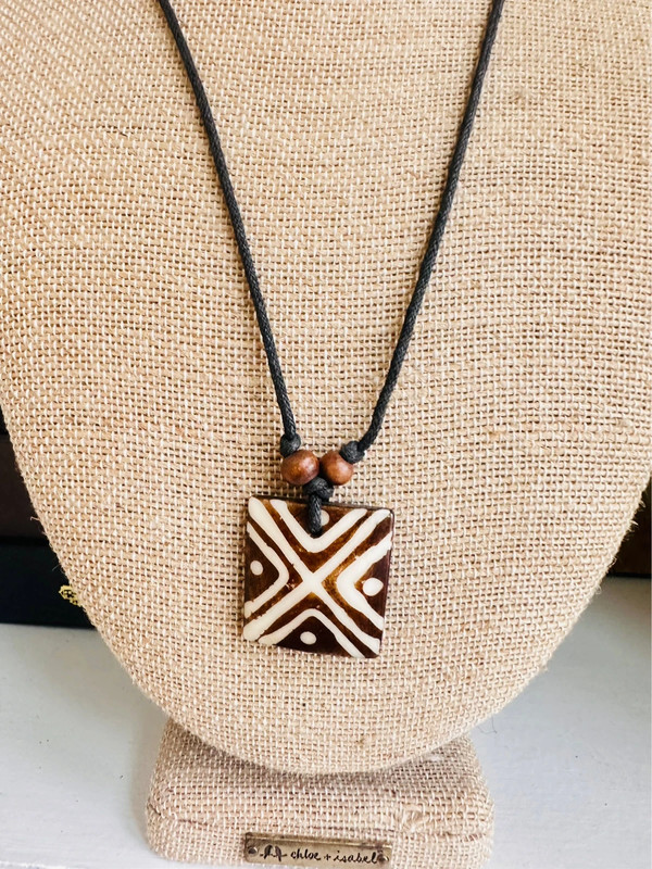 Brown pendant necklace 2