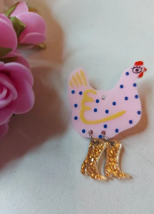 Broche petite poule rose à pois et bottes pailletées dorées, brand: Poulette, condition: Very good, €7.90, €9.00 includes Buyer Protection