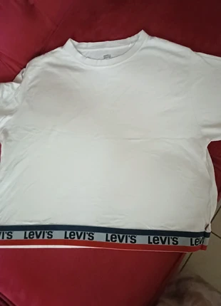 T-shirt Lévis, marque: Levi's, état: Très bon état, taille: XS / 34 / 6, 8,00 €, 9,10 € Protection acheteurs incluse