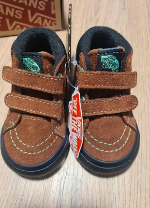 Sk8-mid neuve bébé, marca: Vans, estado: Novo com etiquetas, tamanho: 18, €20.00, €21.70 inclui Proteção do Comprador