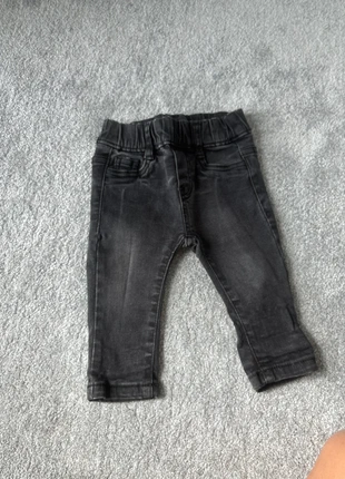 Zeeman broek, merk: Zeeman, staat: Heel goed, maat: 6-9 maanden / 68 cm, € 3,00, € 3,85 inclusief Kopersbescherming