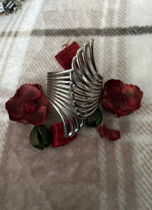 Wing Open Clasp Bracelet, brand: NO LABEL, condition: New without tags, £1.50, £2.28 includes Buyer Protection