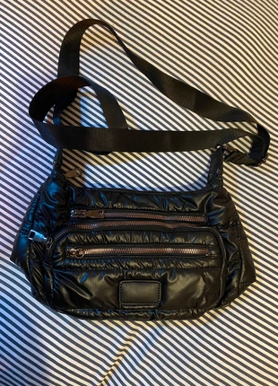 Sac à bandoulière noir matière doudoune, marque: sans marque, état: Neuf sans étiquette, 11,00 €, 12,25 € Protection acheteurs incluse