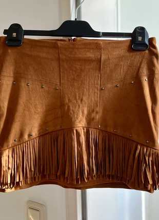 Mini skirt boho-hippie brown with fringes. Bershka, merk: Bershka, staat: Heel goed, maat: M / 38 / 10, € 8,00, € 9,10 inclusief Kopersbescherming