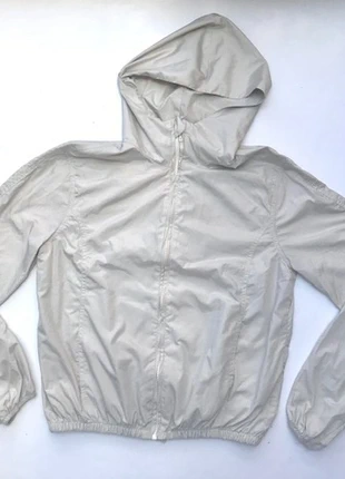 Cortavientos ligero capucha Oysho talla 36, marca: Oysho, estado: Muy bueno, tamaño: S / 36 / 8, 12,00 €, 13,30 € Protección al comprador incluida