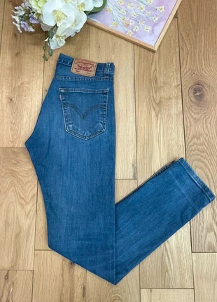 Jean Levi’s 501, brand: Levi Strauss & Co., condizioni: Ottime, taglia: IT 40 | W30, €30.00, €32.20 include la Protezione acquisti
