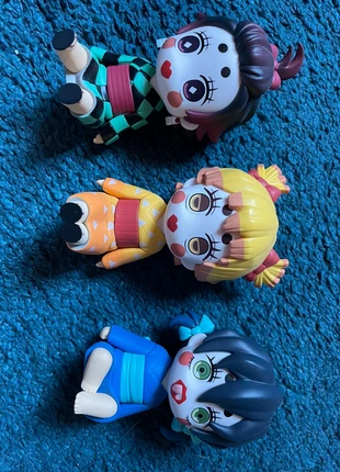 Demon Slayer Figures + Omaggio!, marke: FuRyu, zustand: Neu, mit Etikett, größe: Frühchen, bis 44, 60,00 €, 63,70 € inklusive Vinted-Käuferschutz