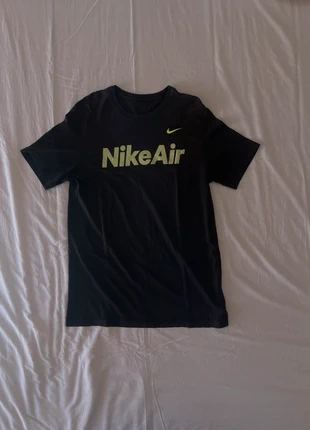 Maglia Nike Air taglia M – scritta verde al centro, stile sport casual, condizioni: Ottime, taglia: M, €9.99, €11.19 include la Protezione acquisti