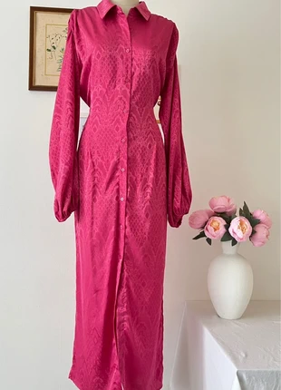 Robes chemise satinée fuchsia, staat: Heel goed, maat: M / 38 / 10, € 17,00, € 18,55 inclusief Kopersbescherming