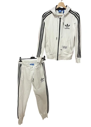 Shiny Full Tracksuit Adidas Chile 62 White with Black Stripes & Big Trefoil Logo – Size S, marca: adidas, estado: Nuevo sin etiquetas, tamaño: S / 36 / 8, 39,99 €, 42,69 € Protección al comprador incluida