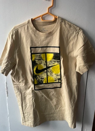 T-shirt Nike vintage vibes taille m, marque: Nike, état: Très bon état, taille: M, 15,00 €, 16,45 € Protection acheteurs incluse