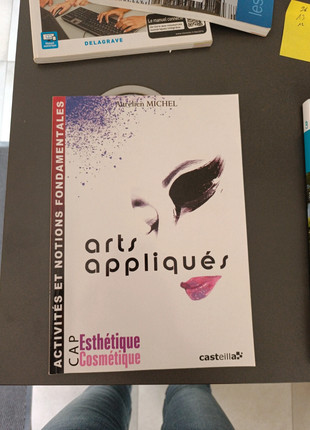 Livre CAP arts appliqués esthétique cosmétique, estado: Muito bom, €5.00, €5.95 inclui Proteção do Comprador