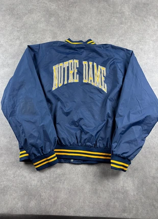 Veste teddy Vintage Notre Dame taille L homme mvp nylon varsity jacket bleu marine - JAC0650, merk: Varsity, staat: Heel goed, maat: L, € 20,00, € 21,70 inclusief Kopersbescherming Pro