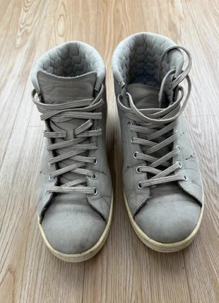 Baskets montantes Adidas Stan Smith – Gris – Taille 42 ½ – Bon état 👟, marke: adidas, zustand: Sehr gut, größe: 42.5, 20,30 €, 22,02 € inklusive Vinted-Käuferschutz