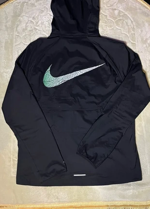 Veste running nike neuf sans étiquette, marque: Nike, état: Neuf sans étiquette, taille: S, 75,00 €, 79,45 € Protection acheteurs incluse