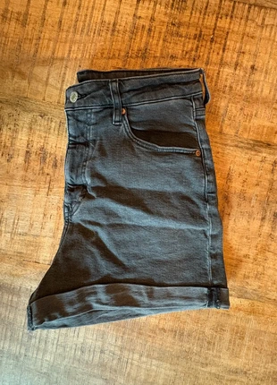 Zwarte korte jeans van H&M, marca: H&M, estado: Muy bueno, tamaño: XL / 42 / 14, 2,50 €, 3,33 € Protección al comprador incluida