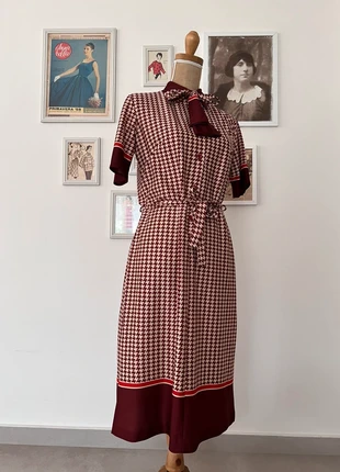 Abito vintage anni ’70 fantasia pied de poule bordeaux e panna con foulard integrato, marque: Vintage Dressing, état: Très bon état, taille: M / 38 / 10, 30,00 €, 32,20 € Protection acheteurs incluse