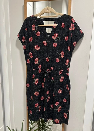 Vestido corto floral Vero Moda talla L – elegante y cómodo, brand: Vero Moda, condizioni: Ottime, taglia: L / IT 44 / EU 40, €18.00, €19.60 include la Protezione acquisti