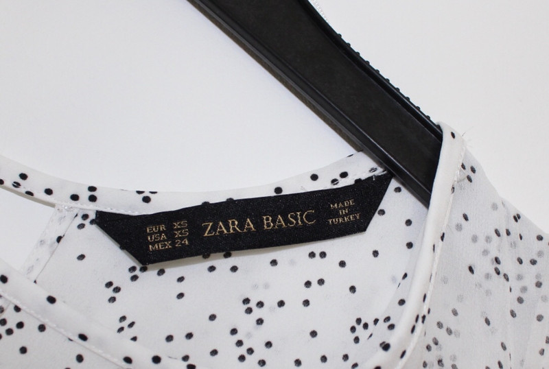 Blouse à volant blanche à poids noir Zara 3