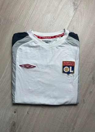 Maillot d’entraînement vintage de l’Olympique Lyonnais – Années 2000, marke: Umbro, zustand: Sehr gut, größe: S, 17,00 €, 18,55 € inklusive Vinted-Käuferschutz