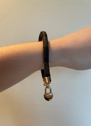 Vintage stijl armband met goud hart slotje – bruin/zwart gevlochten design, merk: Accessoires, staat: Nieuw met prijskaartje, € 1,00, € 1,75 inclusief Kopersbescherming