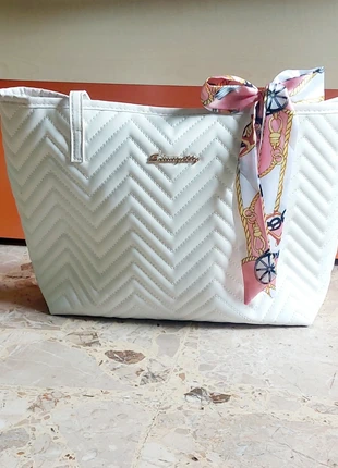 👜 Borsa bianca – Chic e perfetta per tutti i giorni, brand: Bianco, condizioni: Ottime, €6.50, €7.53 include la Protezione acquisti