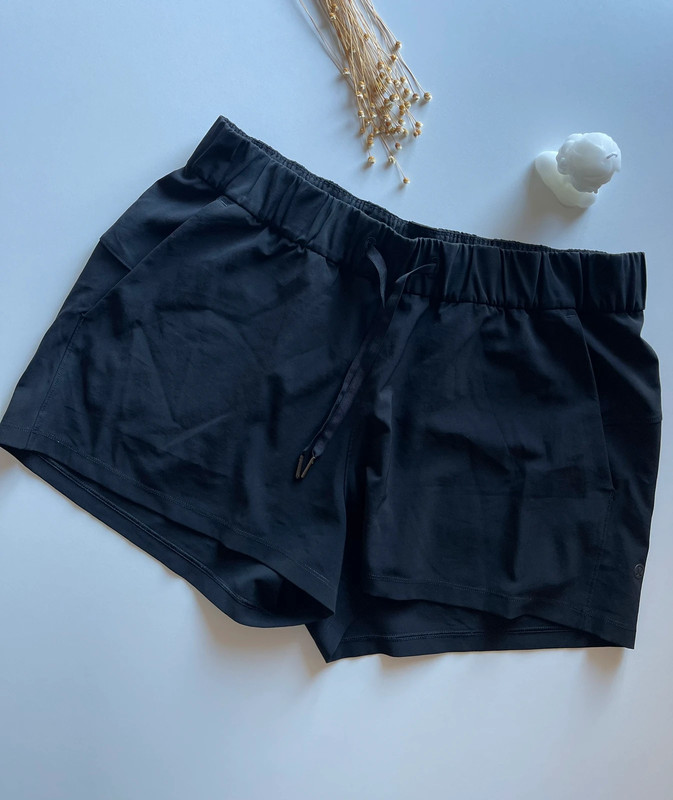 Lululemon On The Fly Woven Short Inseam 2.5" Black Size 12 1