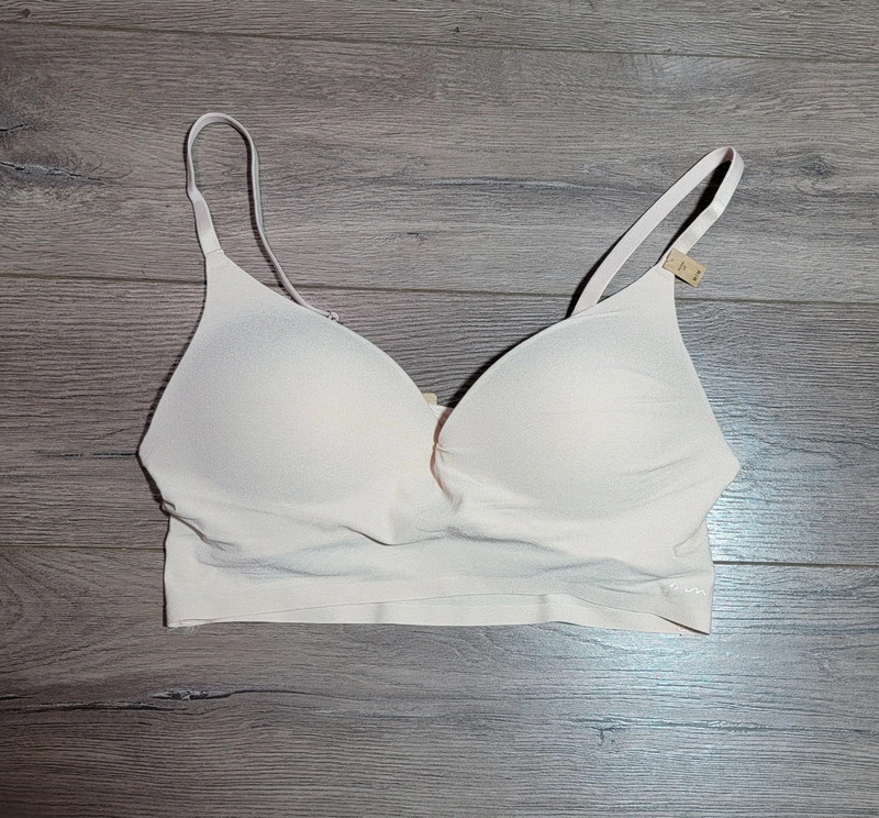 Victoria's Secret Loungin Wireless Push-up Bra Size: M Color: Beige 2