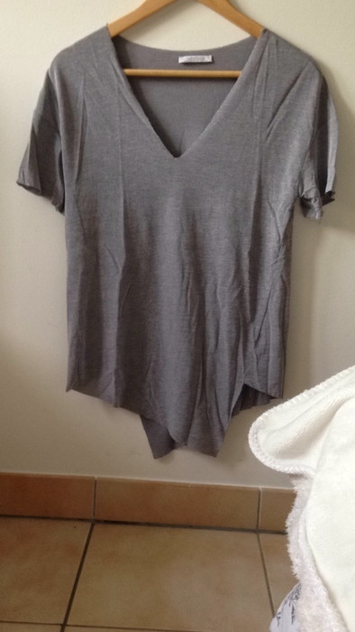 T shirt asymétrique gris Zara 1