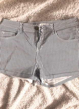 Short H&M, marque: H&M, état: Neuf sans étiquette, taille: XS / 34 / 6, 4,00 €, 4,90 € Protection acheteurs incluse