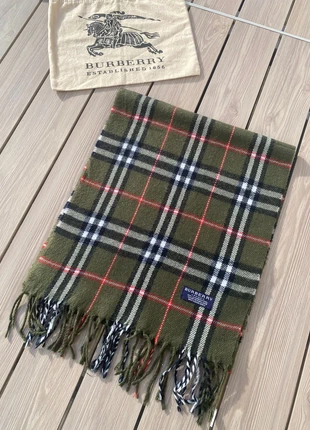 Écharpe Burberry à quadrillage verte kaki, marque: Burberry, état: Très bon état, 56,90 €, 60,45 € Protection acheteurs incluse