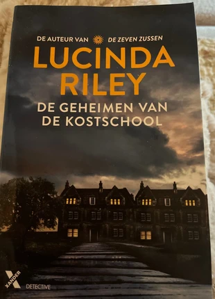 De geheimen van de kostschool van Lucinda Riley, état: Bon état, 5,00 €, 5,95 € Protection acheteurs incluse