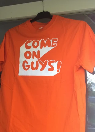 T-shirt bizzbee « Come on Guys » vintage et orange !Années 90 /2000, merk: Bizzbee, staat: Heel goed, maat: S, € 5,50, € 6,48 inclusief Kopersbescherming
