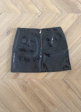 Mini jupe similicuir croco marron zipée, marque: River Island, état: Très bon état, taille: S / 36 / 8, 7,00 €, 8,05 € Protection acheteurs incluse