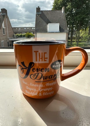 The Seven Dwarfs / De Zeven Dwergen / Disneyland mok, merk: Disneyland Paris, staat: Nieuw zonder prijskaartje, € 5,00, € 5,95 inclusief Kopersbescherming