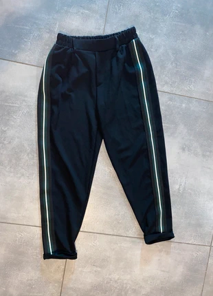 Pantalon classique , marque: Bershka, état: Très bon état, taille: S / 36 / 8, 7,00 €, 8,05 € Protection acheteurs incluse