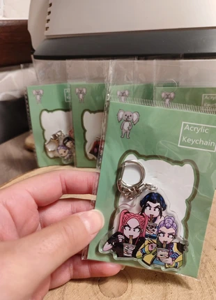 Portachiavi kpop demon hunter huntrix Zoey, Rumi, Mira, marke: Huntrix, zustand: Neu, mit Etikett, 5,00 €, 5,95 € inklusive Vinted-Käuferschutz