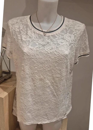 Haut Guess dentelle, marke: GUESS, zustand: Neu, größe: XL / 42 / 14, 16,80 €, 18,34 € inklusive Vinted-Käuferschutz