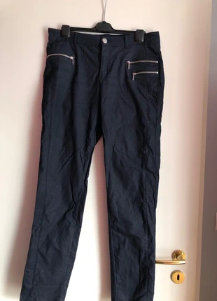 Pantalon bleu marine petit effet peau serpent, merk: M&S Mode, staat: Goed, maat: XXL / 44 / 16, € 6,00, € 7,00 inclusief Kopersbescherming