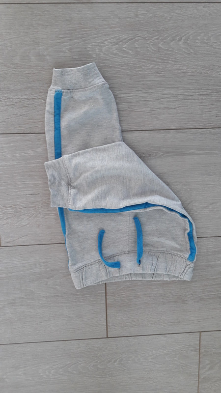 pantalon de jogging bebe garcon avec liseres sur les cotes bleu joggings