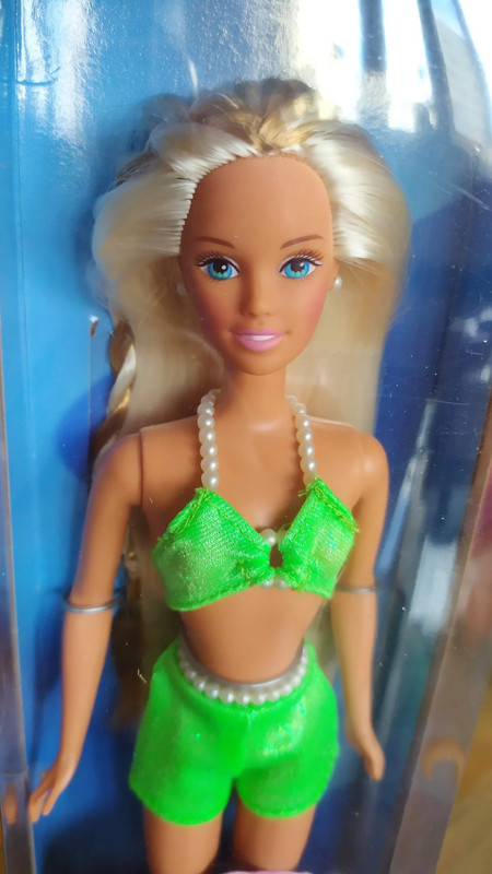 Mattel Collector Barbie Pearl Beach Skipper (1997)