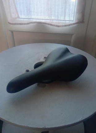Selle de vélo simple, brand: SIMPLE, condition: Very good, €10.00, €11.20 includes Buyer Protection