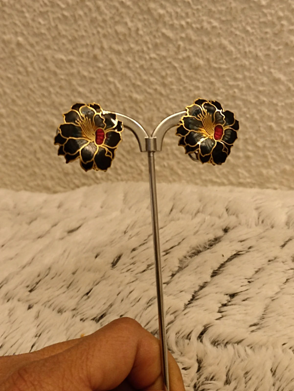 Magnifique boucles d'oreilles clips vintage fleur noire 4