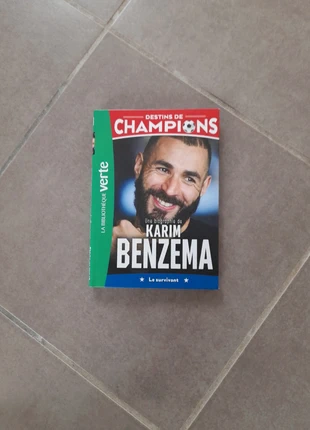Une biographie de Karim Benzema, état: Comme neuf, 3,00 €, 3,85 € Protection acheteurs incluse