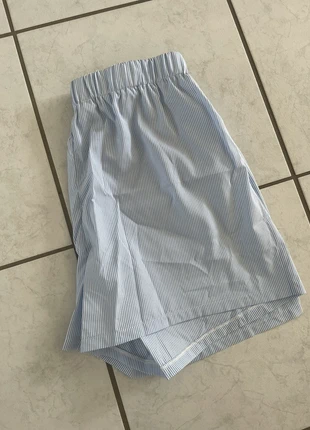 Short légé - Taille M, marke: PrettyLittleThing, zustand: Neu, mit Etikett, größe: M / 38 / 10, 5,00 €, 5,95 € inklusive Vinted-Käuferschutz